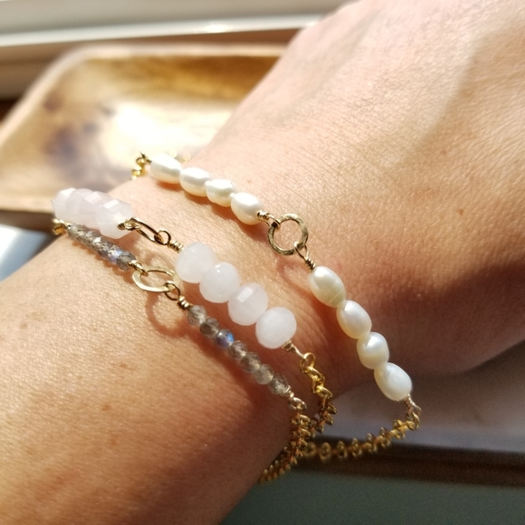 Labradorite bracelet with gold fill chain and - Picture 5 of 15